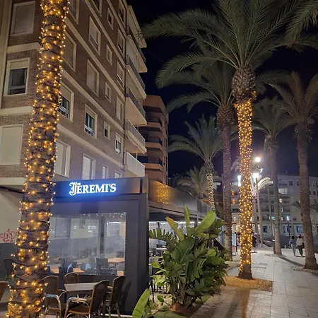 Costa De Verano With Swimming Pool In The Center Of Torrevieja