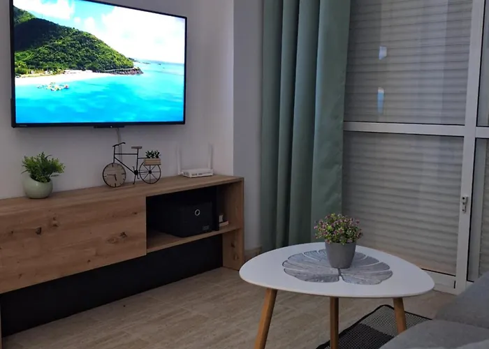 Costa De Verano With Swimming Pool In The Center Of *