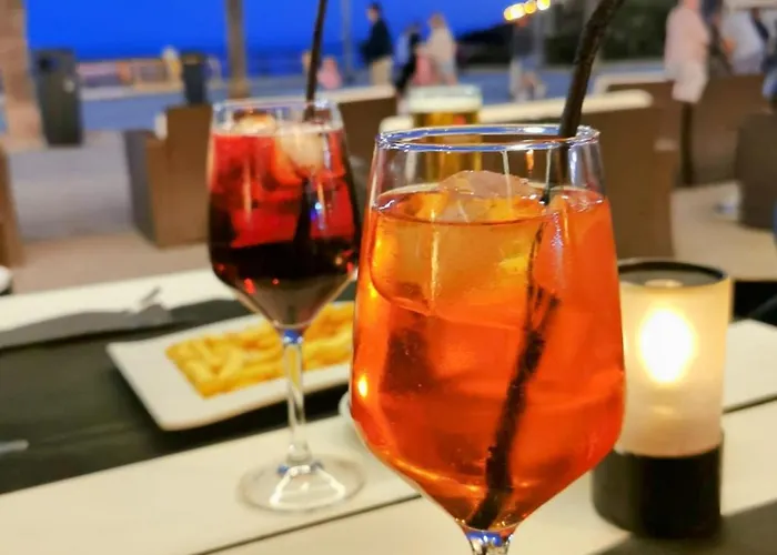 Costa De Verano With Swimming Pool In The Center Of