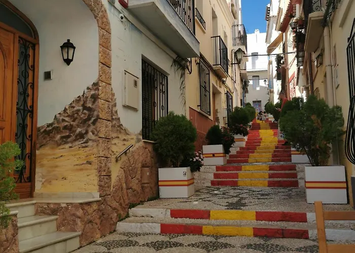 Costa De Verano With Swimming Pool In The Center Of *