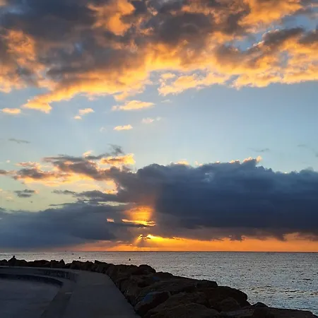 Costa De Verano With Swimming Pool In The Center Of *