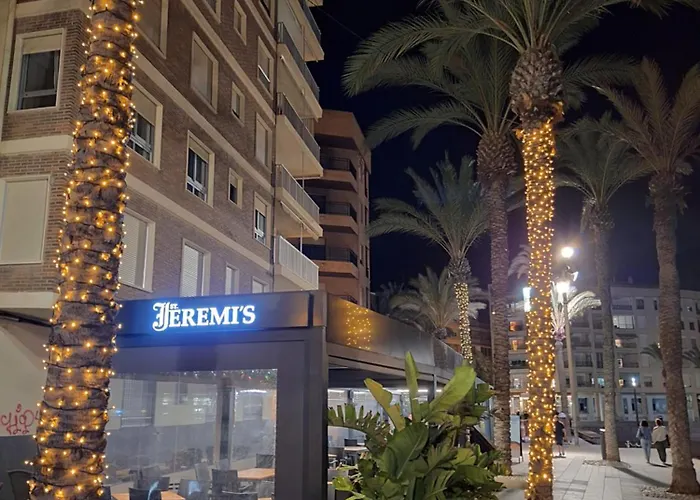 Costa De Verano With Swimming Pool In The Center Of Torrevieja