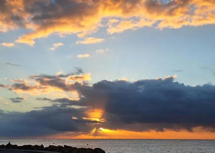 Costa De Verano With Swimming Pool In The Center Of *
