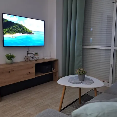 Costa De Verano With Swimming Pool In The Center Of *