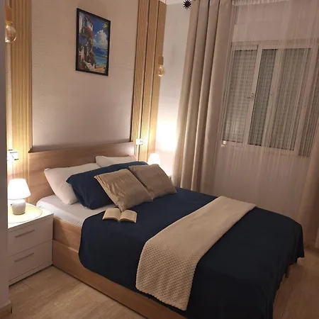 Costa De Verano With Swimming Pool In The Center Of