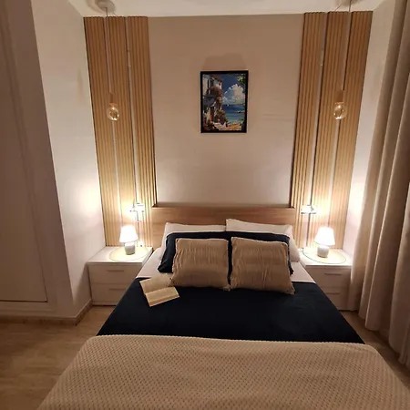 Costa De Verano With Swimming Pool In The Center Of Τορεβιέχα